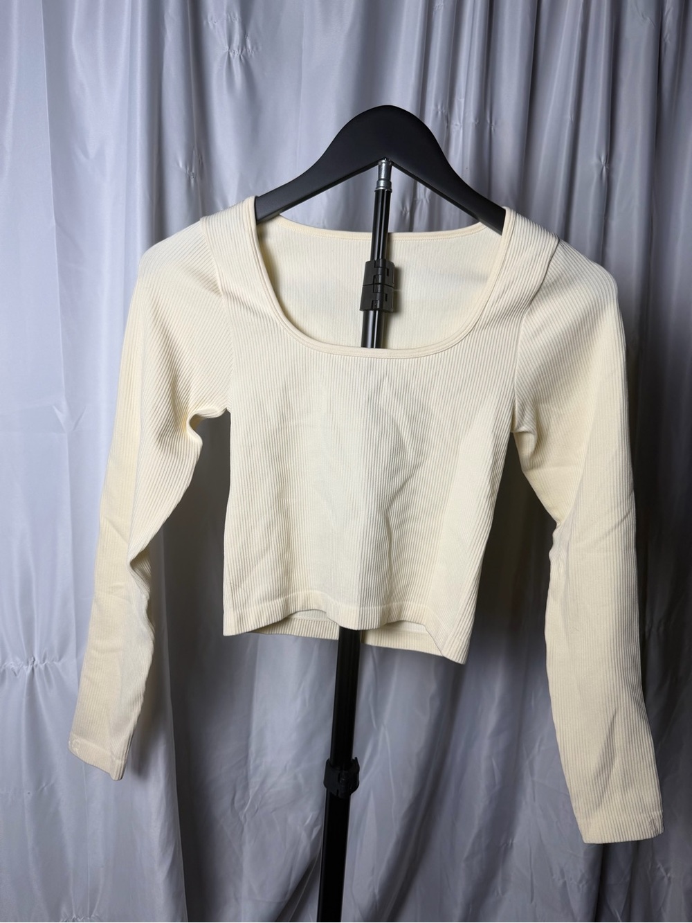 OQQ Ribbed Long‑Sleeve Square Neck Crop Top – Small – Cream